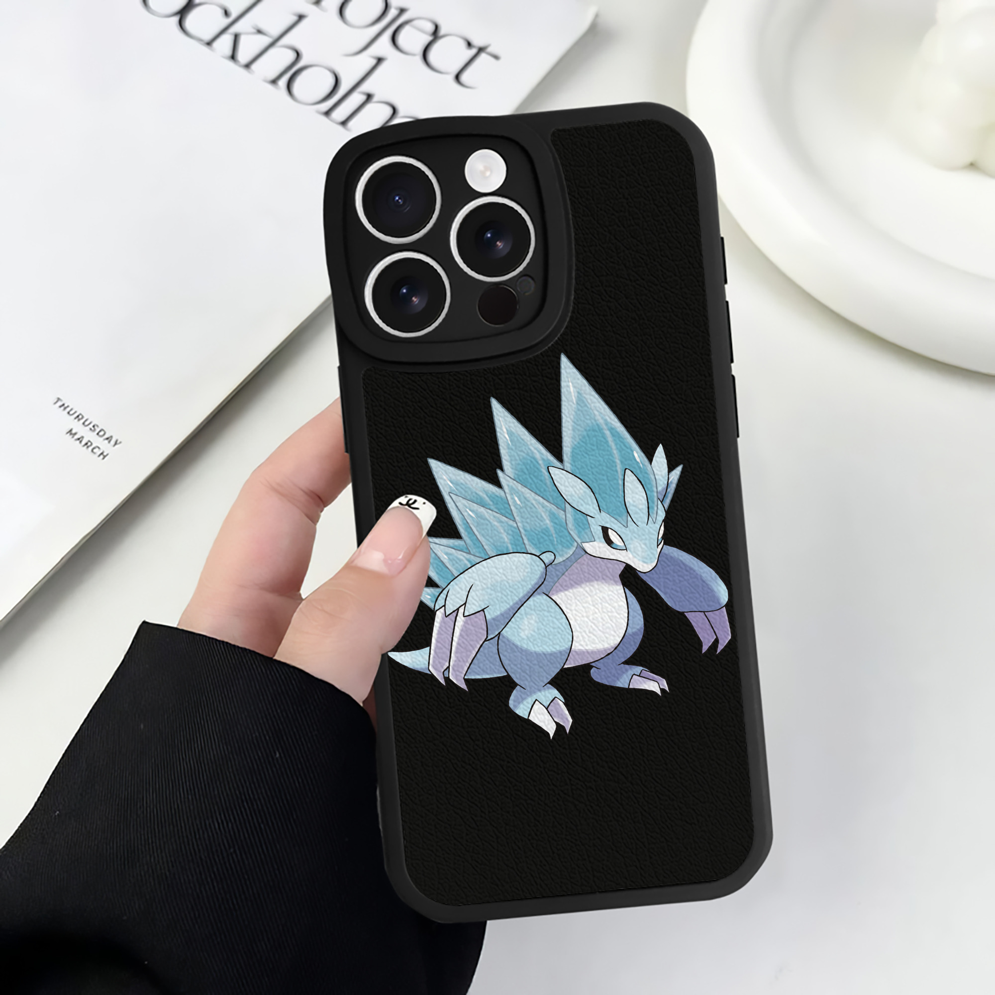 （画像用） ポケットモンスター Pokémon 【iPhone 16シリーズ対応】シリコンスマホケース（レザー調） 材質：シリコン